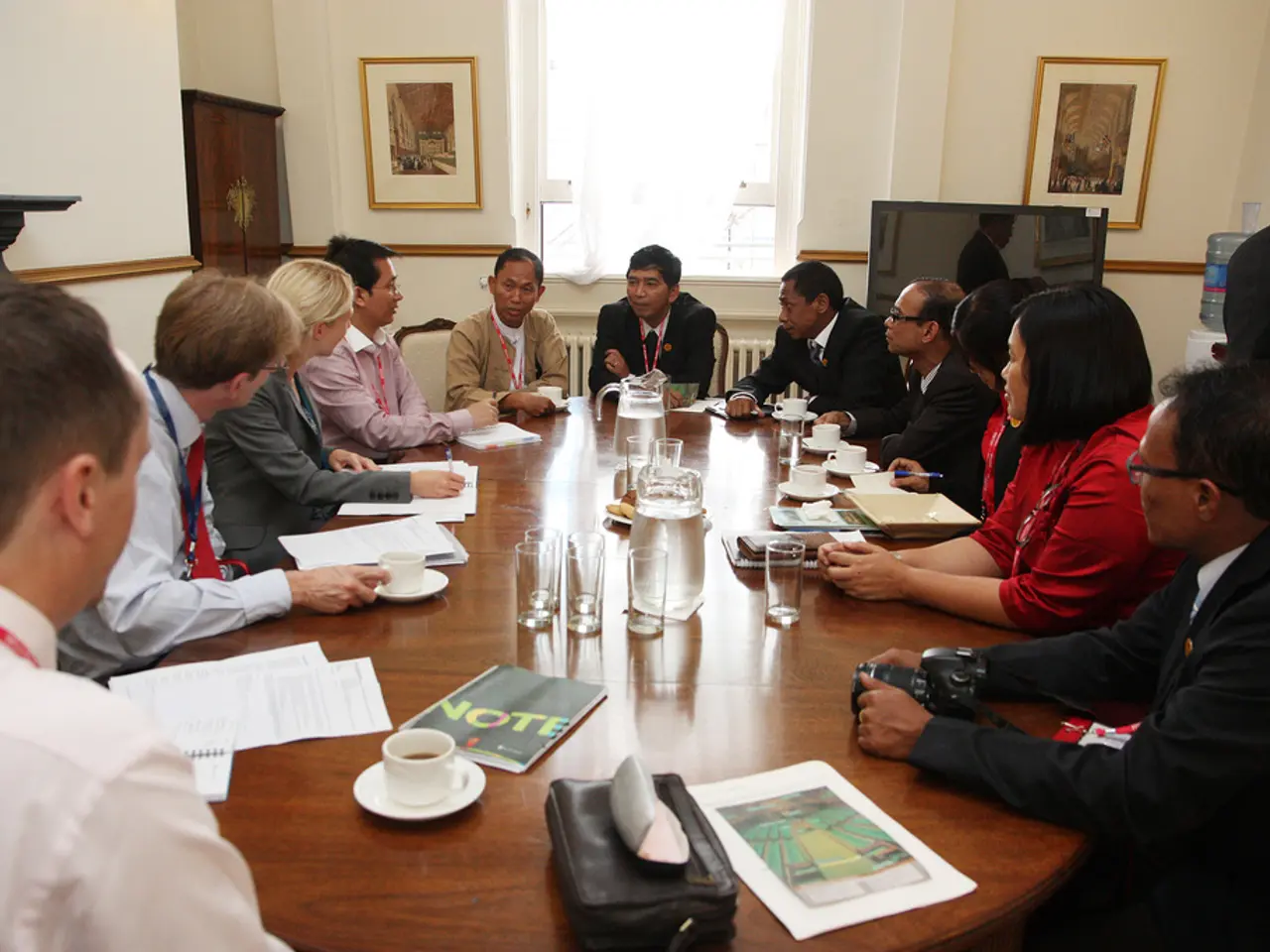 Strategic guide for socializing at UK film industry events: Tips for effective networking