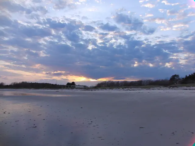 Sam Dunes: A Balancing Act of Spectacle and Quiet Reflection