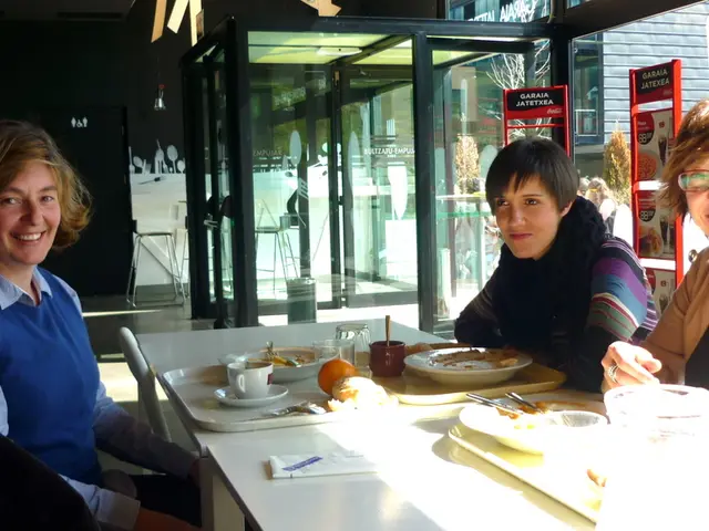 Traveler voices dissatisfaction over unclean hotel following flight delay.