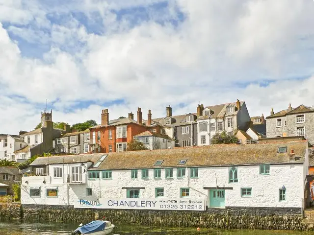 Mumbai Plans to Introduce Electric Hydrofoil Watercraft as Ferries