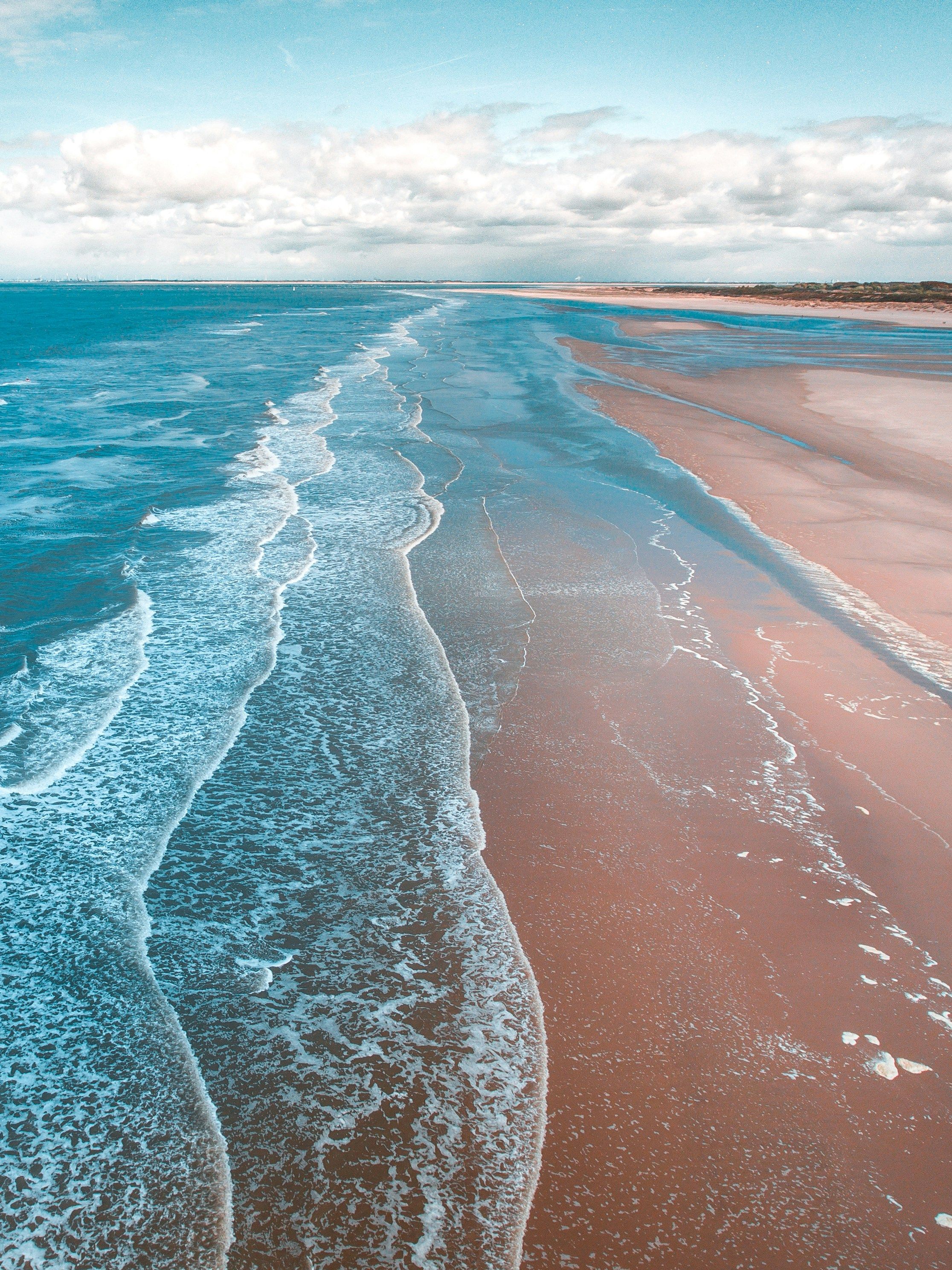 discover breathtaking vistas, wildlife encounters, and escape daily routines in Canada, a sizable destination boasting magnificent landscapes.